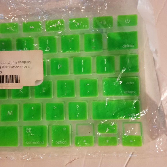 Silicone Keyboard Cover for MacBook Air/Pro 13 15 17 Inch - Picture 6 of 7